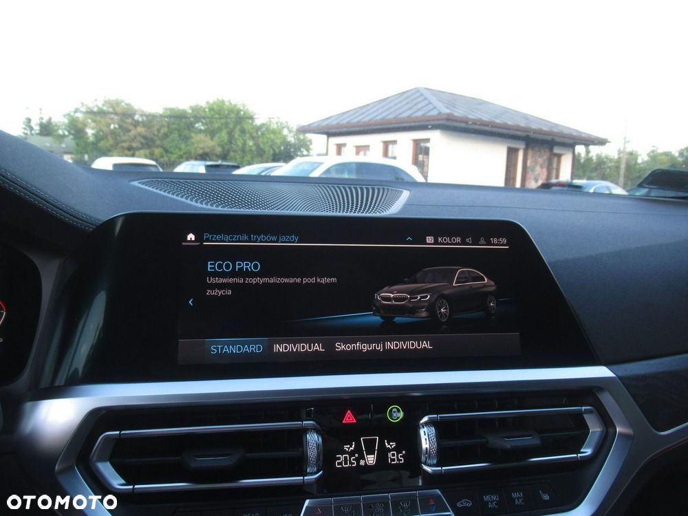 BMW Seria 3 320i Luxury Line - 29