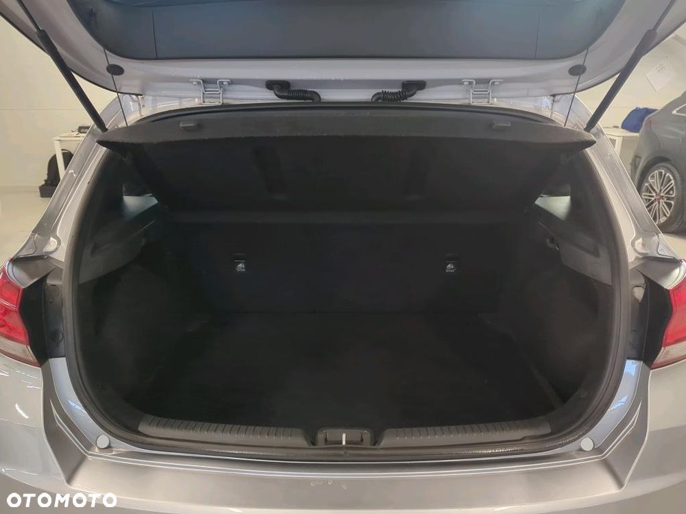 Hyundai i30 1.5 DPI Classic + - 19