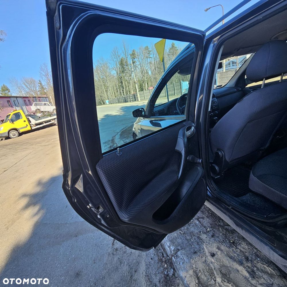 Fiat Stilo 1,6 B 76 kW / 103 KM (2003 kombi) (kod lak: 675) pojazd na części: maska, zderzak, drzwi, szyby, lusterka, chłodnica ... - 17