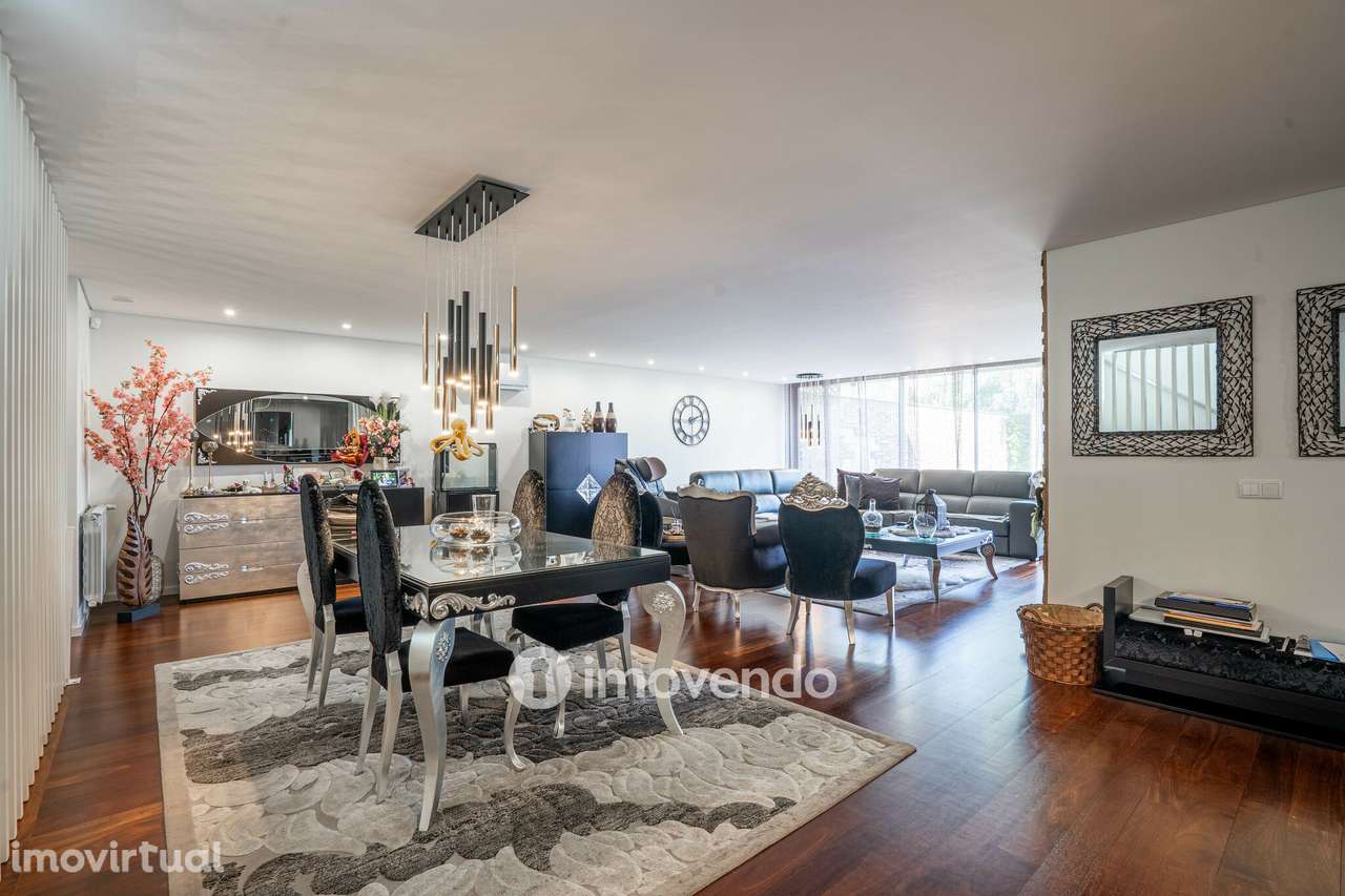 Moradia T4 de luxo, com piscina salinizada e aquecida, na Madalena - Grande imagem: 5/60