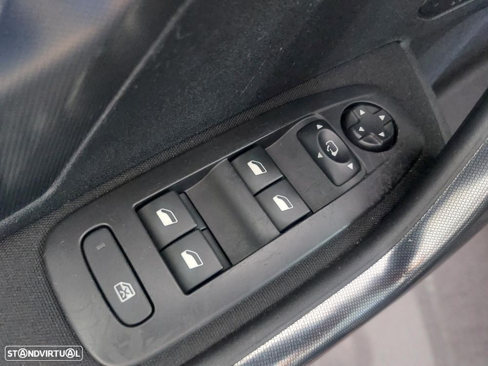 Peugeot 2008 1.2 PureTech Allure - 17