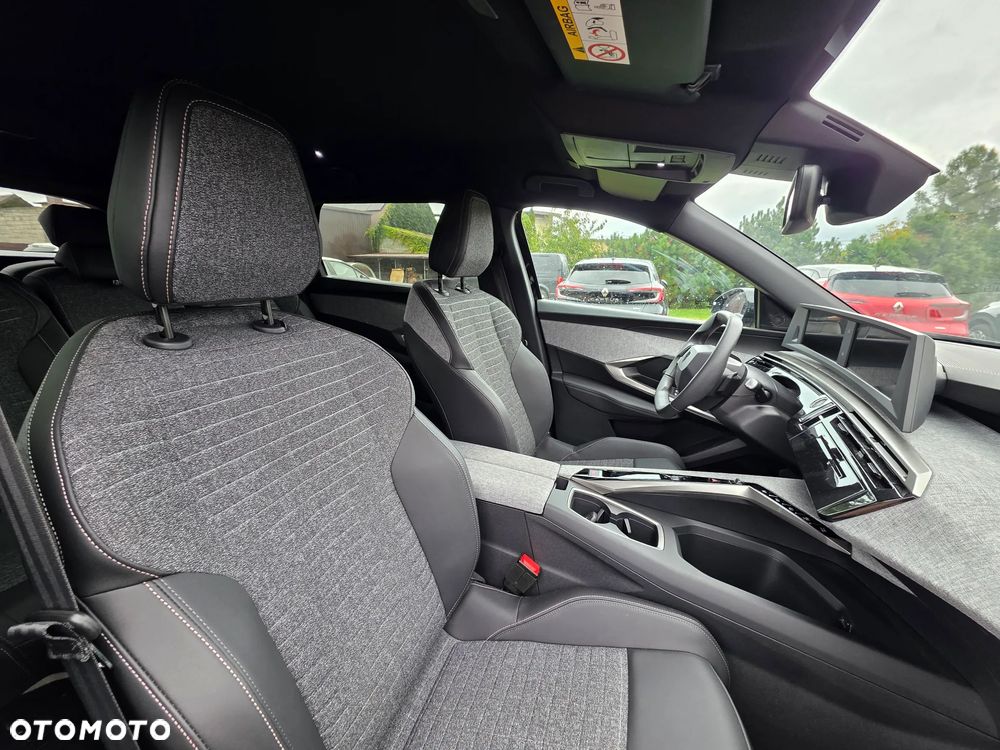 Peugeot E-5008 210 Allure - 24