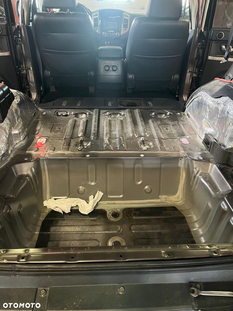 Mitsubishi Pajero - 17