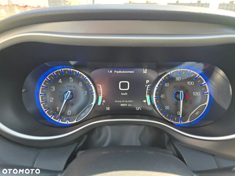 Chrysler Pacifica - 26