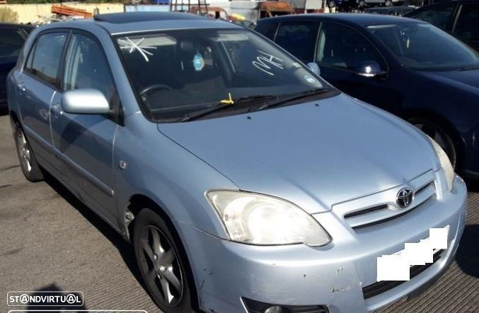 Toyota Corolla E12 2.0 D4D de 2006 disponível para peças - 8