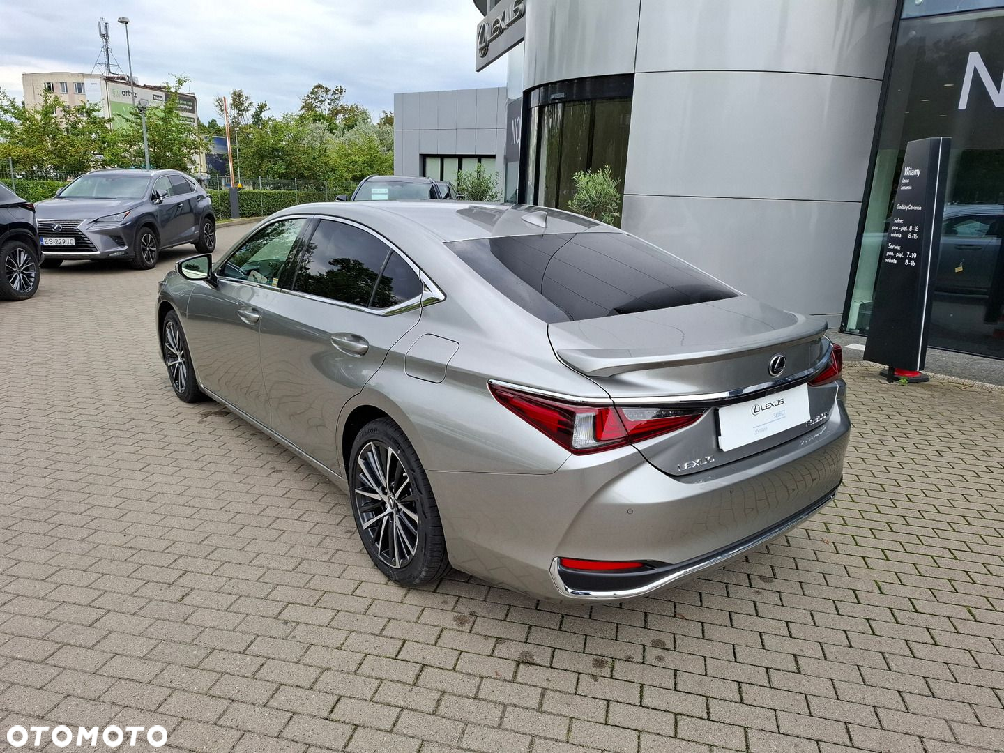 Lexus ES - 3