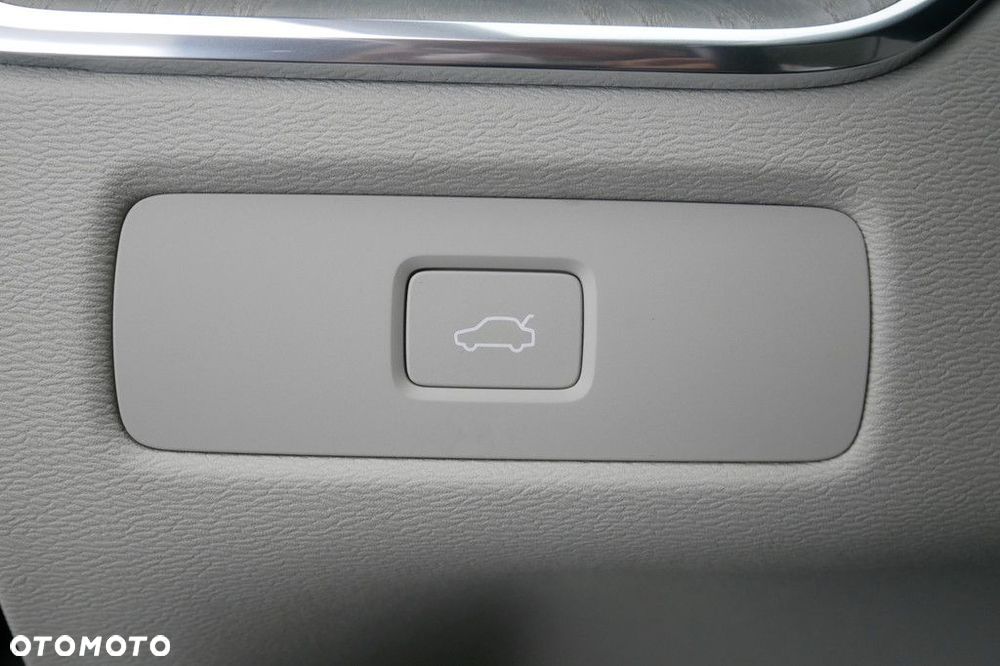 Volvo XC 60 B4 D AWD Plus Bright - 18