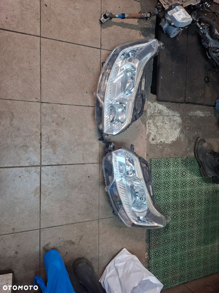 CITROEN C5 III X87  08-14 lampa reflektor H7   prawa  poznan - 1