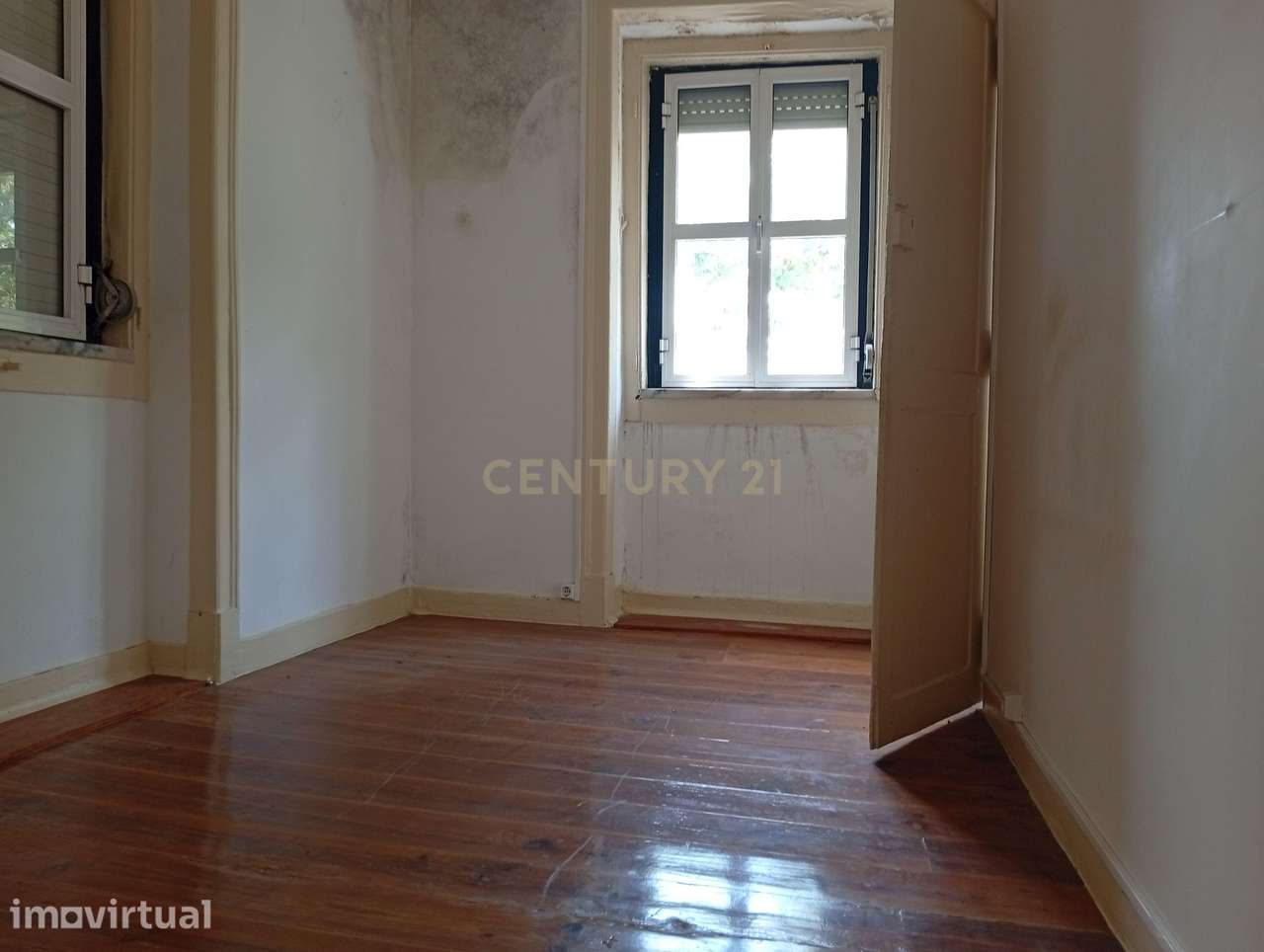 Apartamento para remodelação total situado na zona oriental (a 10m a p - Grande imagem: 2/17