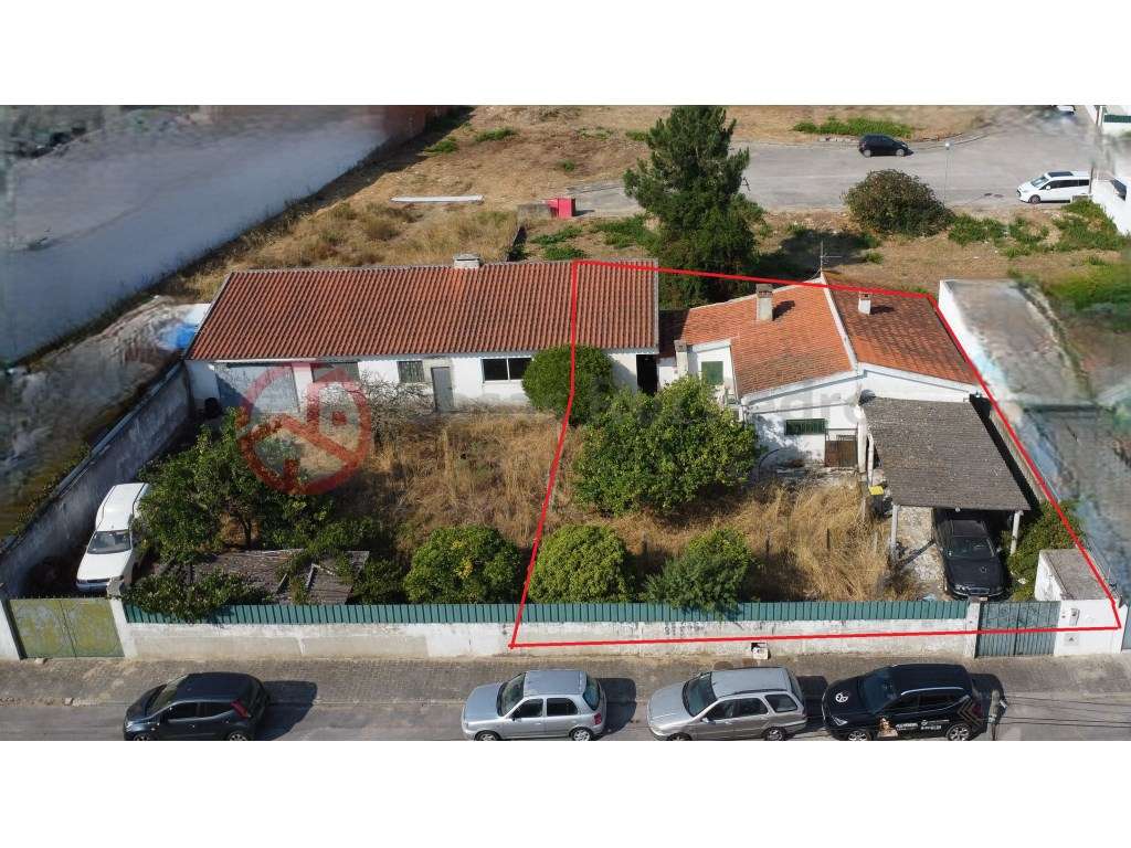 Terreno com Benfeitoria em Aldeia de Oleiros, Azeitão - Grande imagem: 2/19