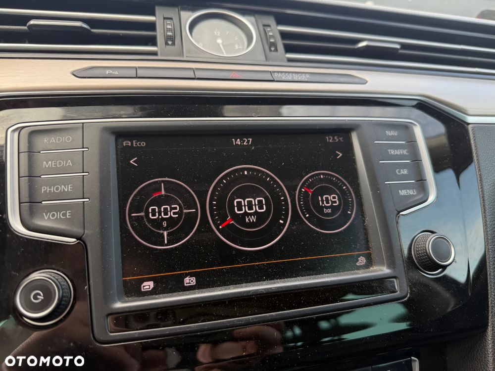 Volkswagen Passat - 24