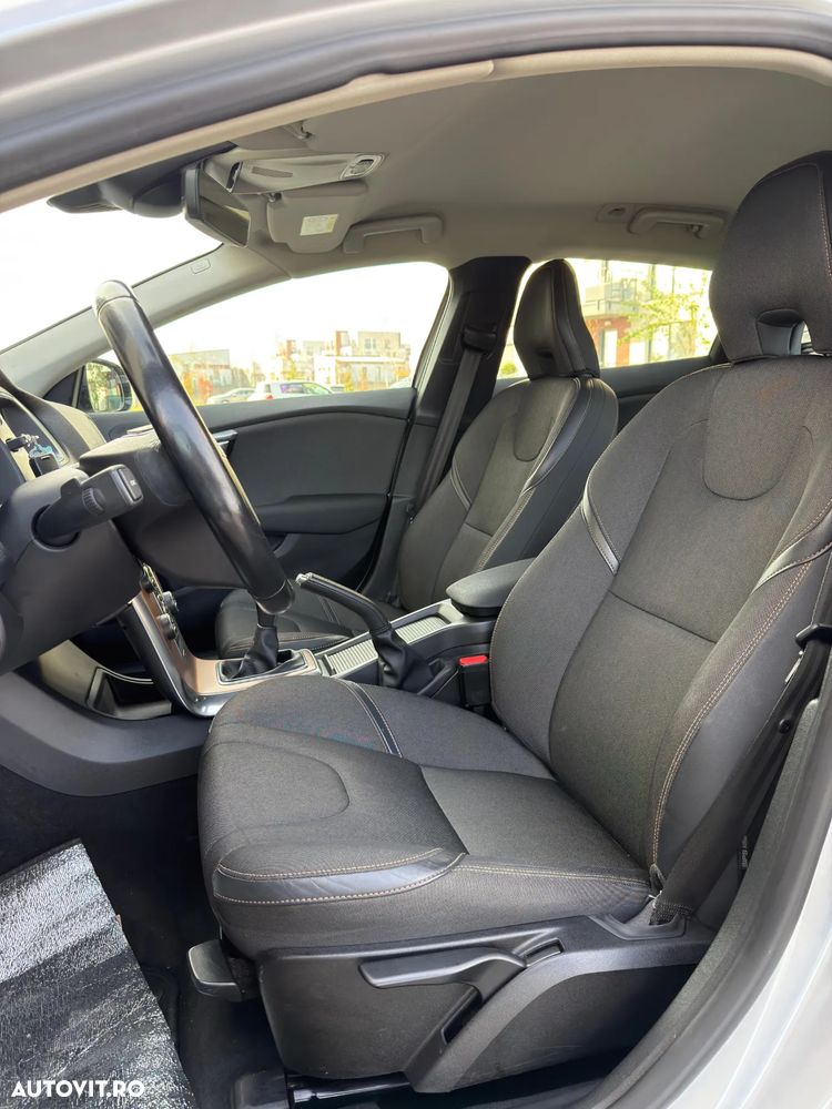 Volvo V40 Cross Country D2 Momentum - 10