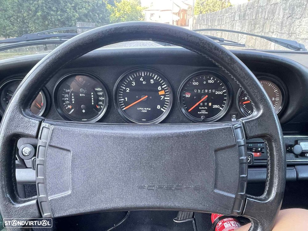 Porsche 911 Série G - 18