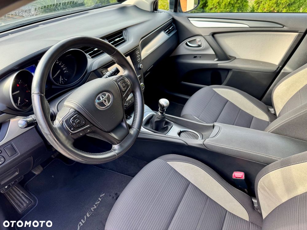 Toyota Avensis Touring Sports 1.8 Executive - 19