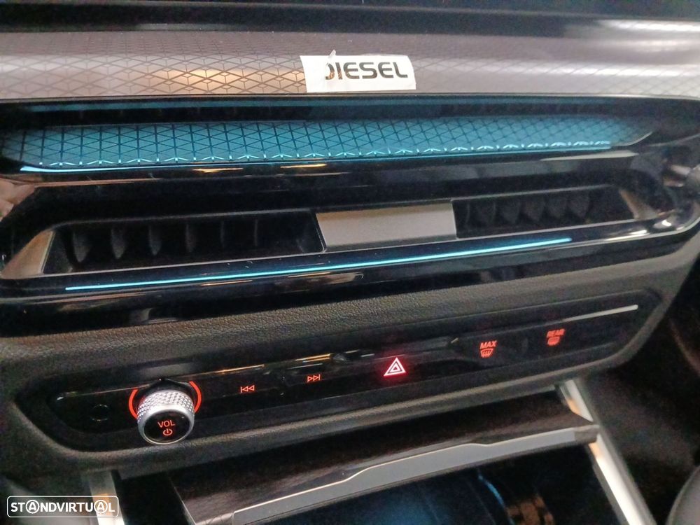 BMW 320 d Pack Desportivo M Auto - 24