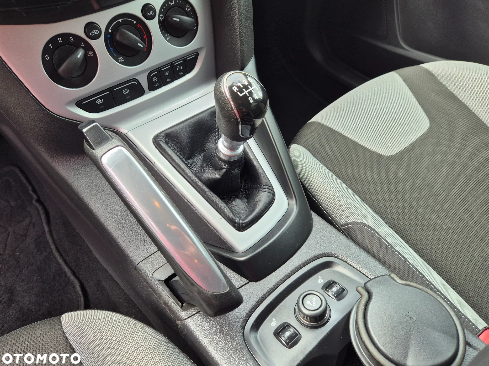 Ford Focus - 36