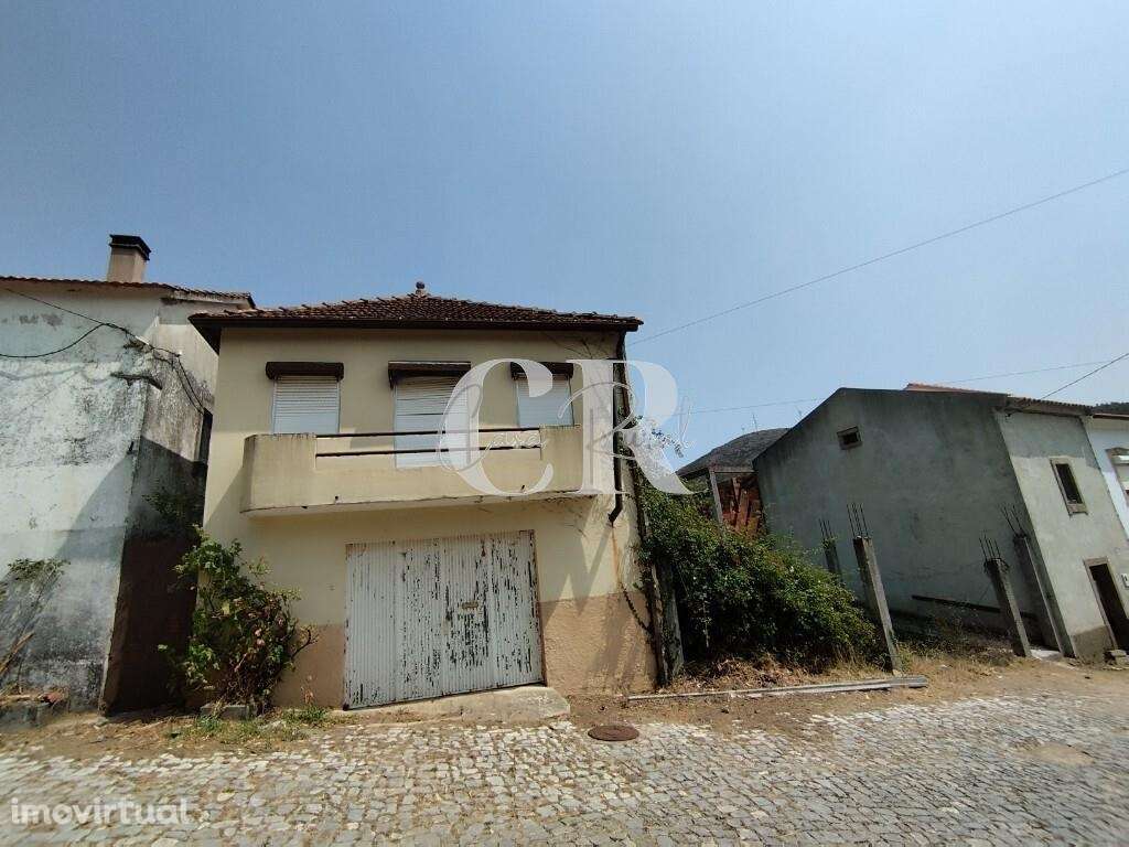 Moradia em pedra com quintal p/ remodelar a poucos minutos do centro d - Grande imagem: 3/60