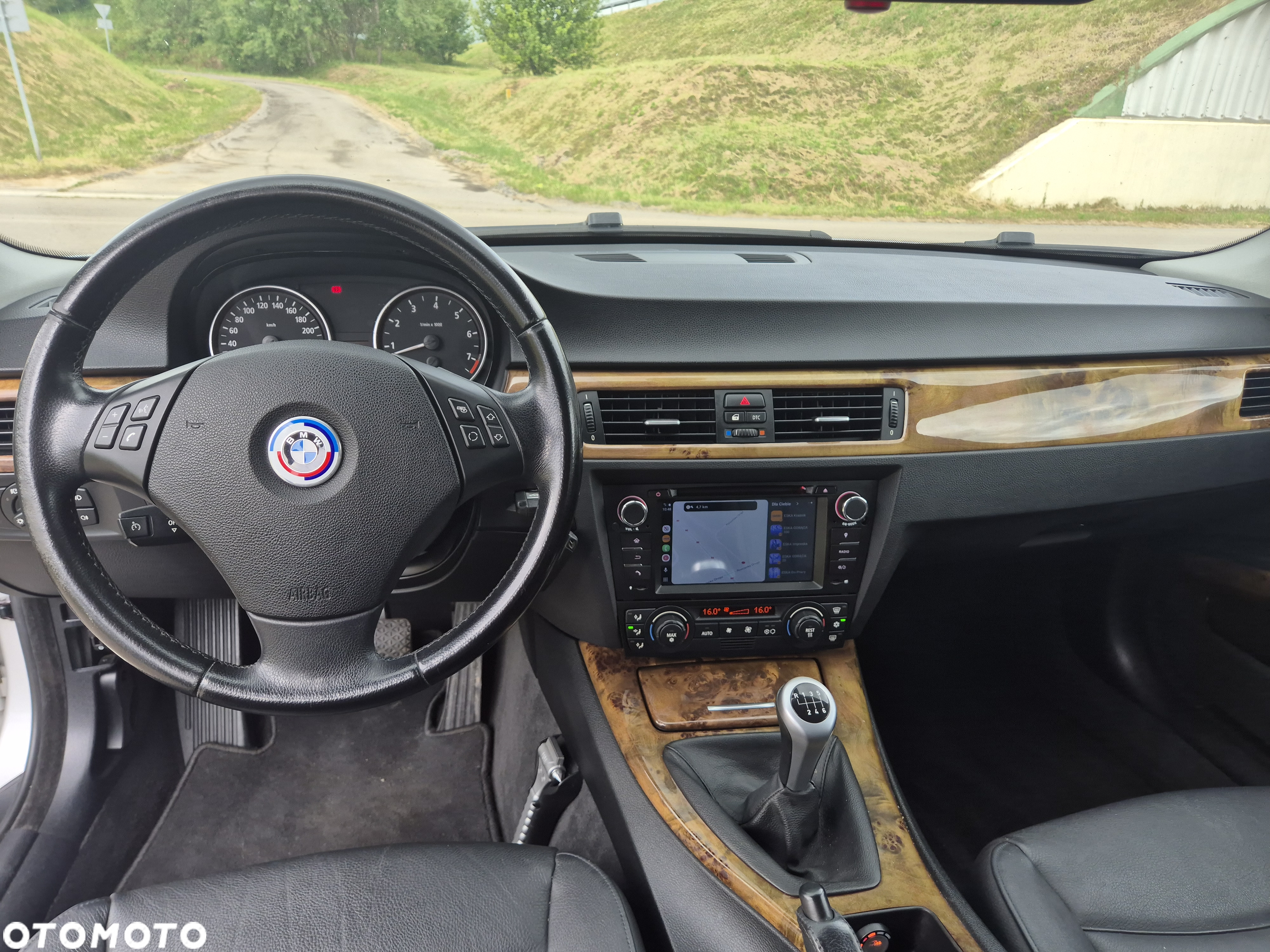 BMW Seria 3 325i Touring - 18