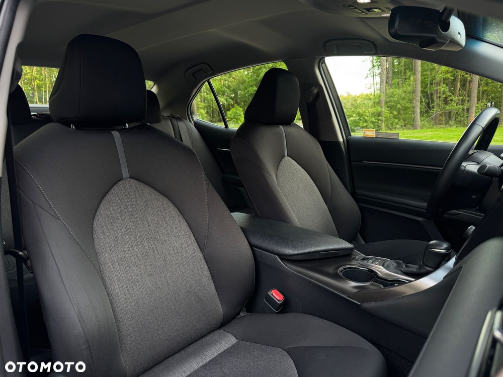 Toyota Camry 2.5 Hybrid Comfort CVT - 24
