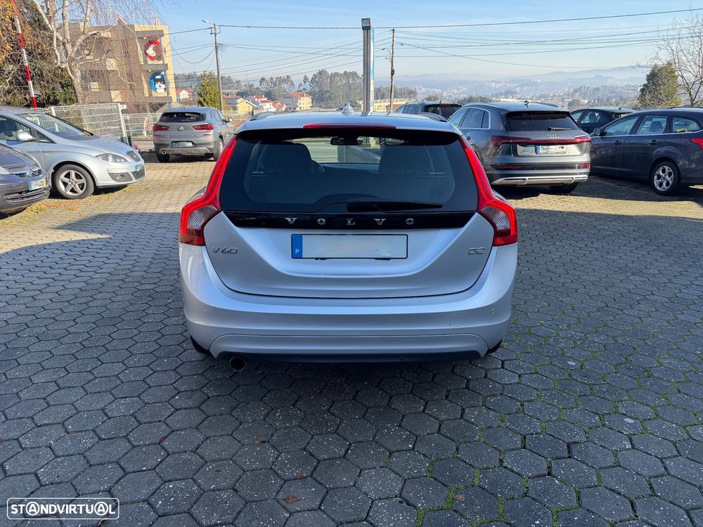 Volvo V60 D2 Momentum - 4