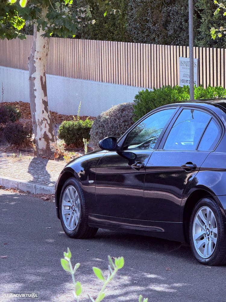 BMW 318 d Dynamic - 21