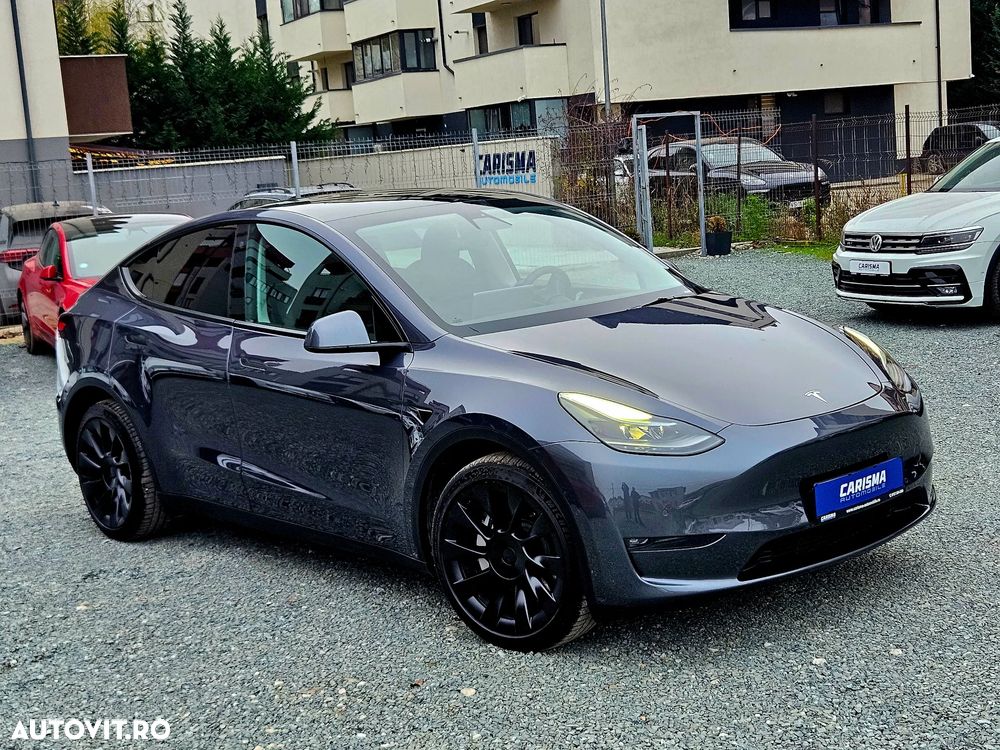 Tesla Model Y Long Range Dual Motor AWD - 6