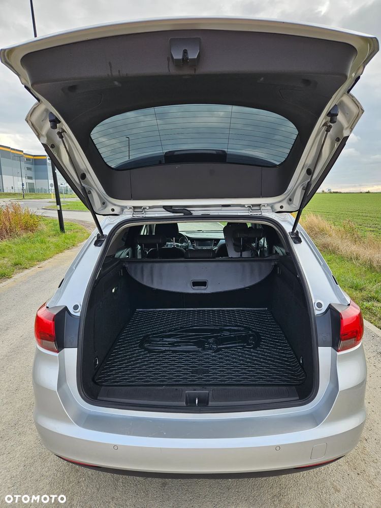 Opel Astra 1.4 T Enjoy - 10