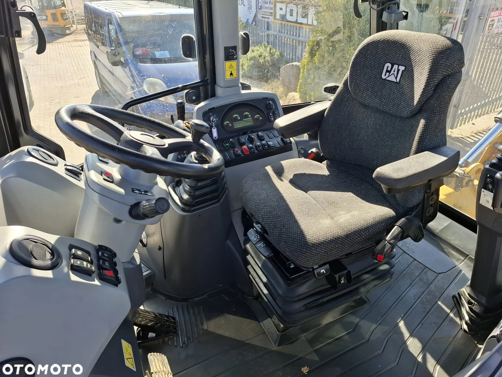 Caterpillar 432F2 - 12