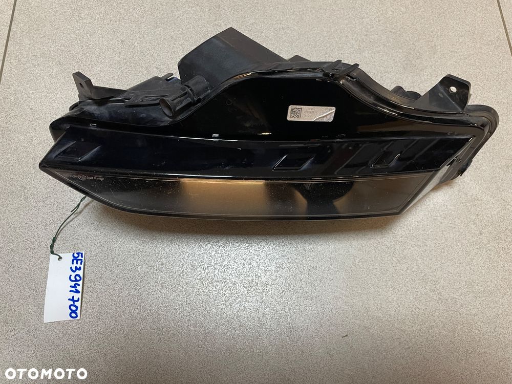 Lampa przeciwmgielna halogen Skoda Octavia IV 5E3941700