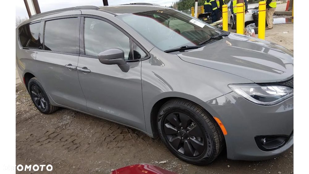 Chrysler Pacifica - 2