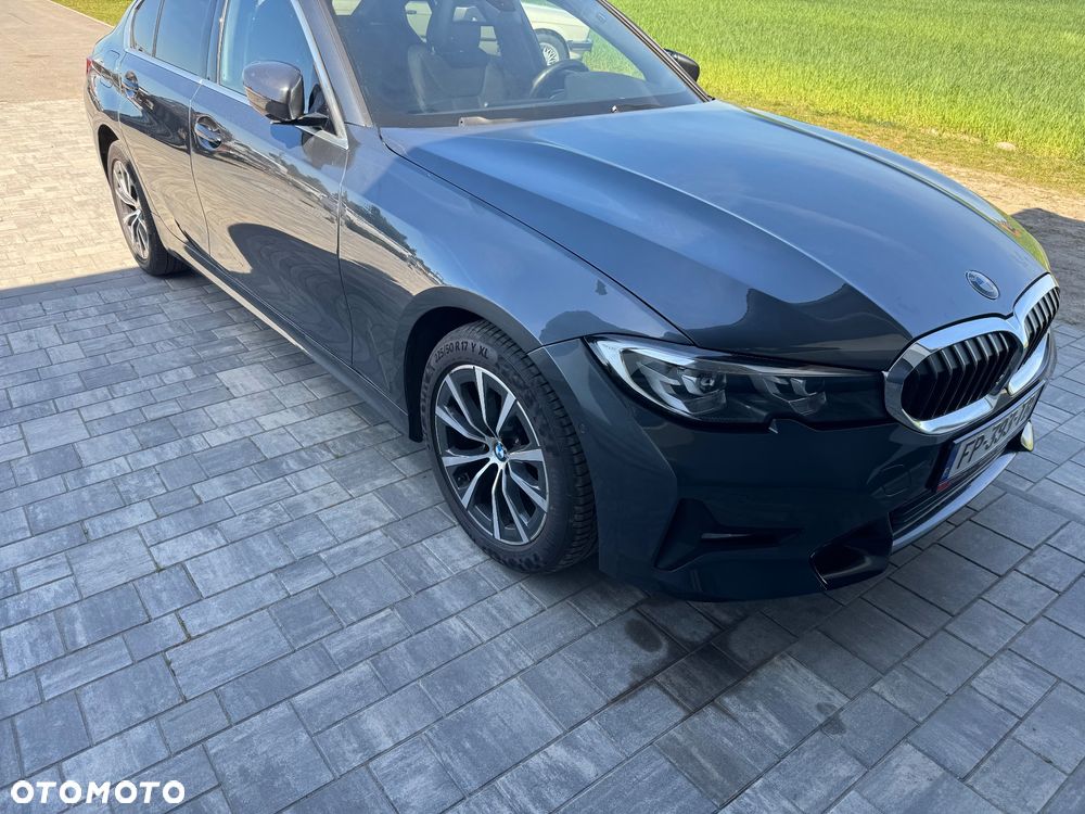BMW Seria 3 318d mHEV - 32