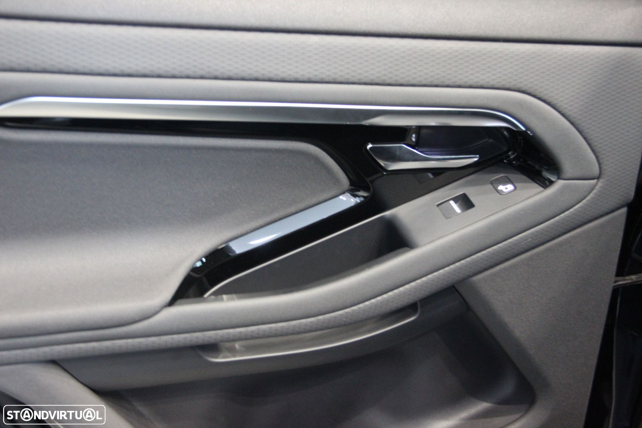 Land Rover Range Rover Evoque 1.5 P160 R-Dynamic SE Auto - 27