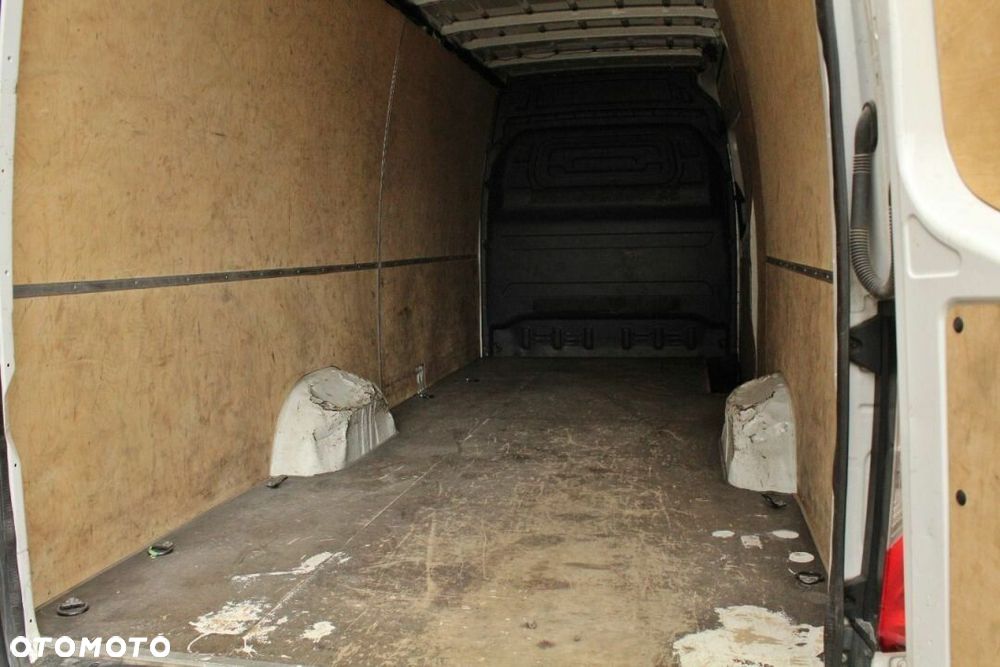Mercedes-Benz Sprinter - 9
