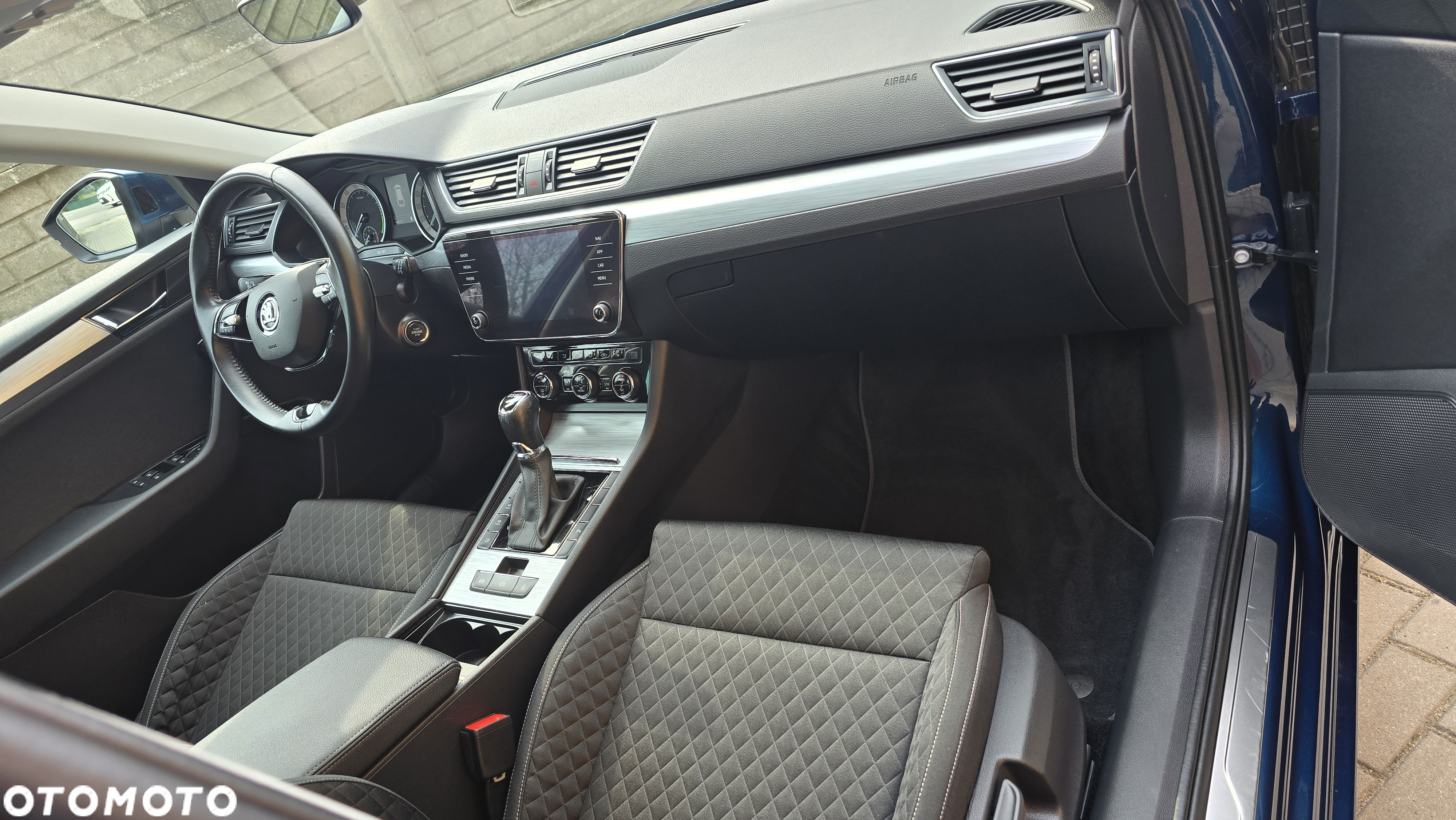 Skoda Superb 1.4 TSI ACT DSG SportLine - 8
