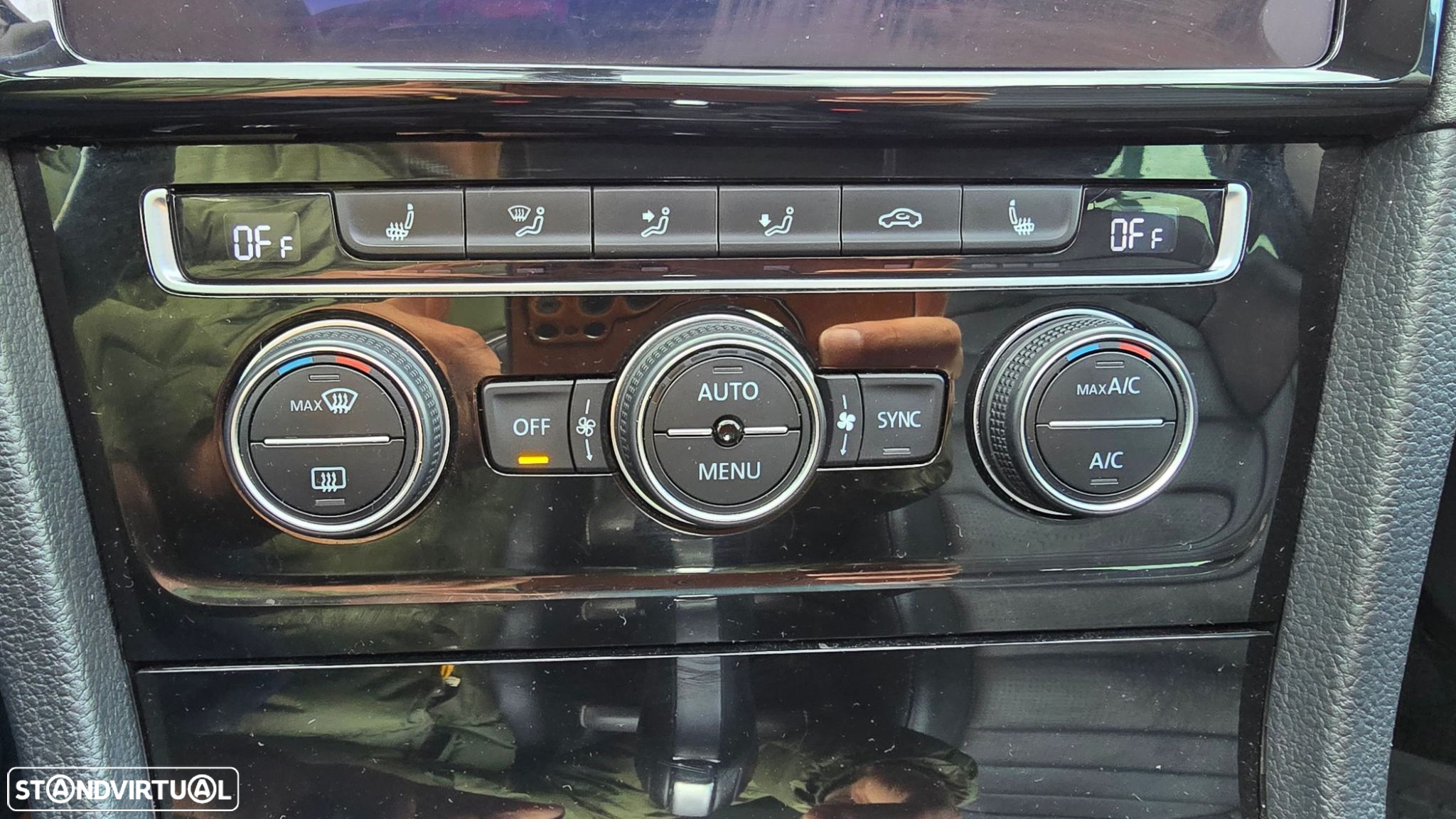 VW Golf Variant 1.6 TDi Highline DSG - 37