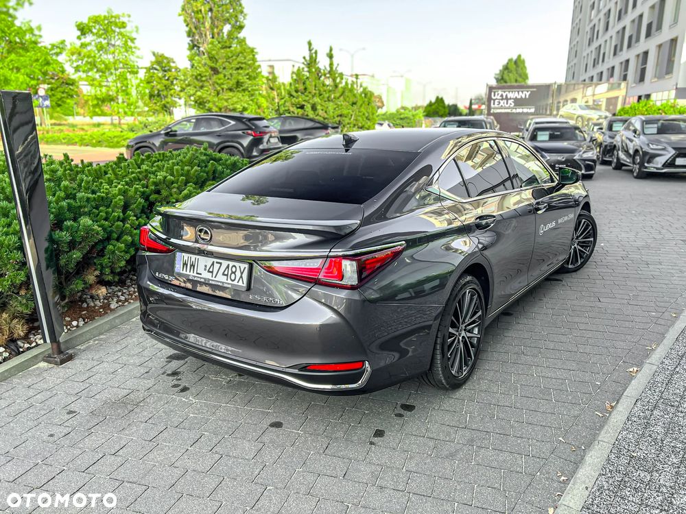 Lexus ES 300h Business Edition - 8