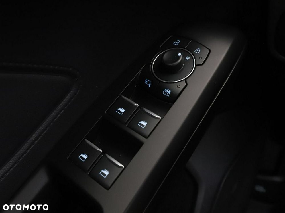 Ford Focus 1.0 EcoBoost Hybrid ST-LINE - 38
