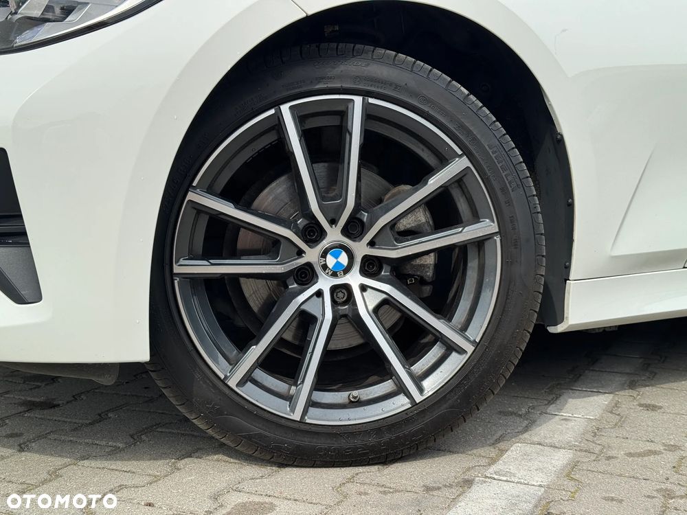 BMW Seria 3 320d xDrive - 11