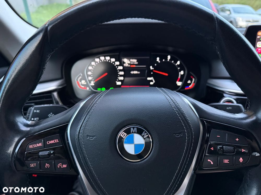 BMW Seria 5 518d - 23