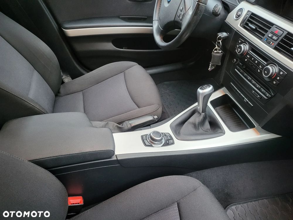 BMW Seria 3 318i Touring Edition Exclusive - 21
