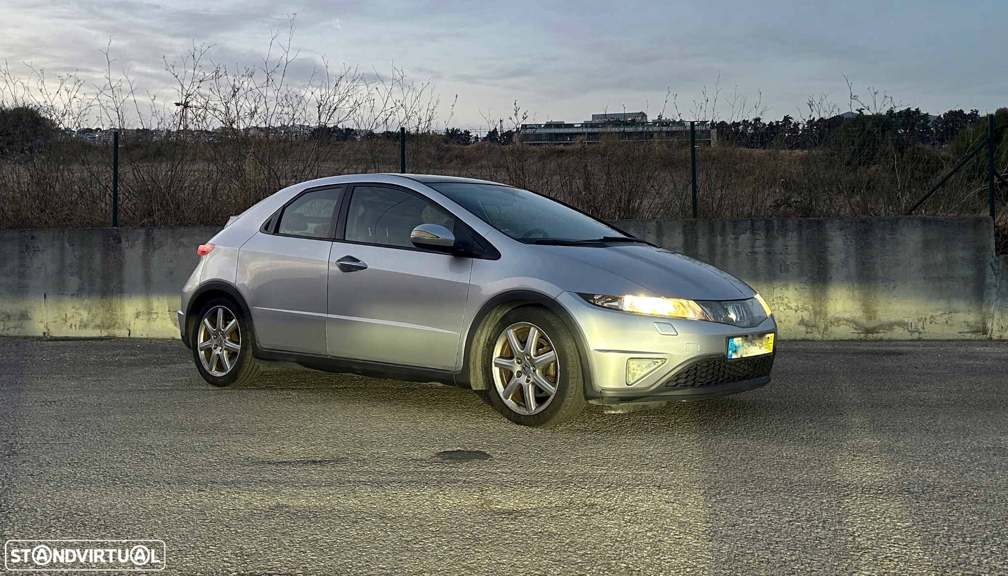 Honda Civic 1.8 Executive NAVI - 2