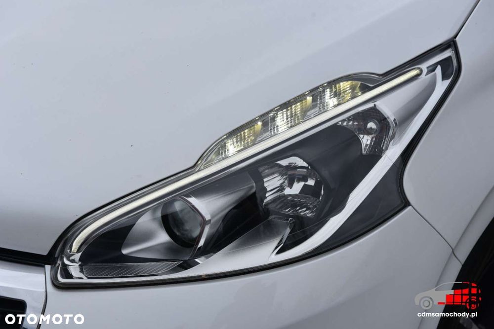 Peugeot 208 - 13