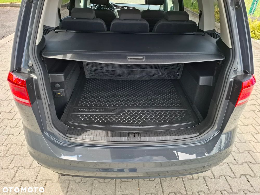 Volkswagen Touran - 25