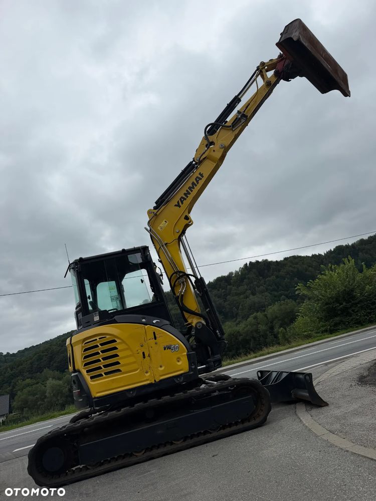 Yanmar VIO50-6A Koparka Gąsienicowa 5 ton jak Nowa z Salonu 2018 rok. 1900 mtg. Szybko-złącze. Łyżka uchylna Hydraulicznie. 3 łyżki Oryginalne skandynawskiego typu. Yanmar silnik 4 cylindry! Maszyna z Norwegii. DEKRA 2026rok AKTUALNA! Dokumentacja! Pompa ON. ani deka luzów i wycieków! OKAZJA Linia Hydr. Plus. Długie ramię PLUS. Oświetlenie LED. Gąski bardzo ładne. Wielka Okazja! Pełne sterowanie z dżojstików!! - 34