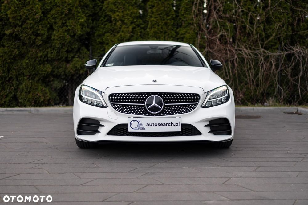 Mercedes-Benz Klasa C 300 9G-TRONIC - 2