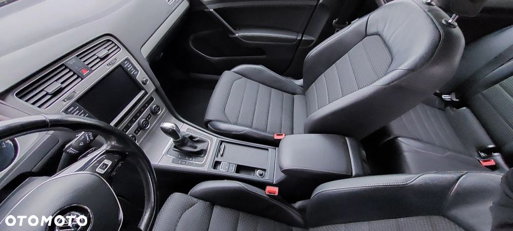 Volkswagen Golf - 11