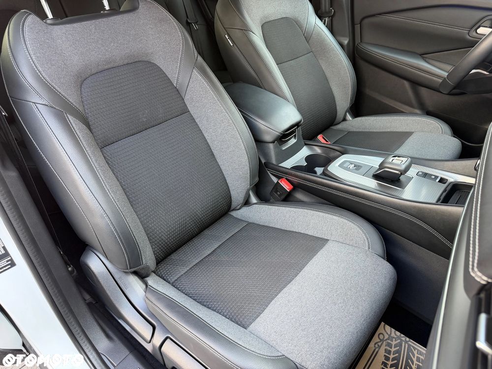 Nissan Qashqai 1.3 DIG-T mHEV N-Connecta Xtronic - 34