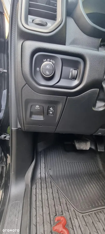RAM 1500 Crew Cab Sport - 26