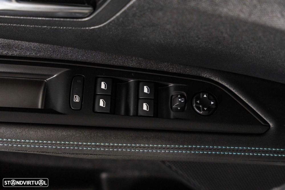 Peugeot 3008 1.6 Hybrid Allure Pack e-EAT8 - 31