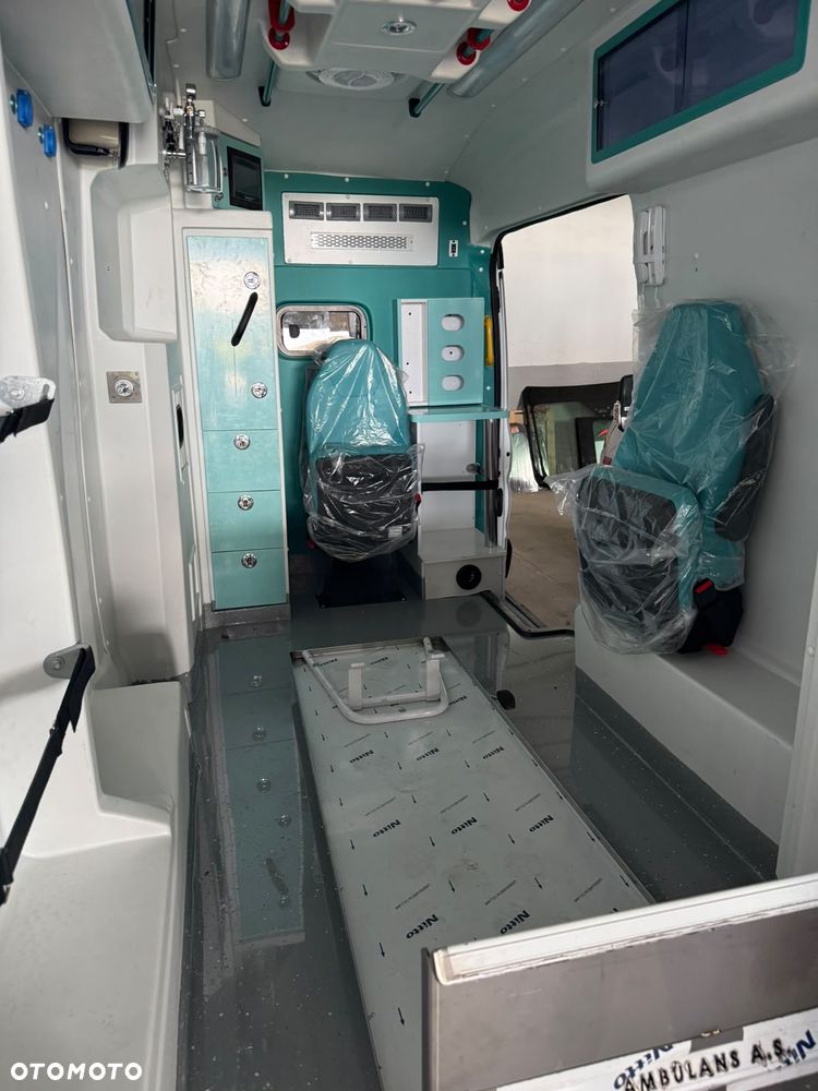 Mercedes-Benz Sprinter Ambulans Typ C - 12